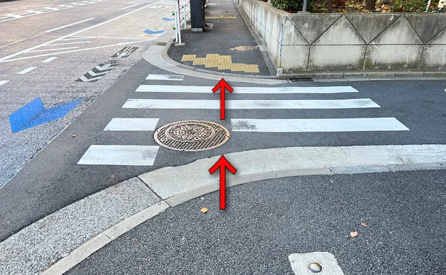 正面の横断歩道