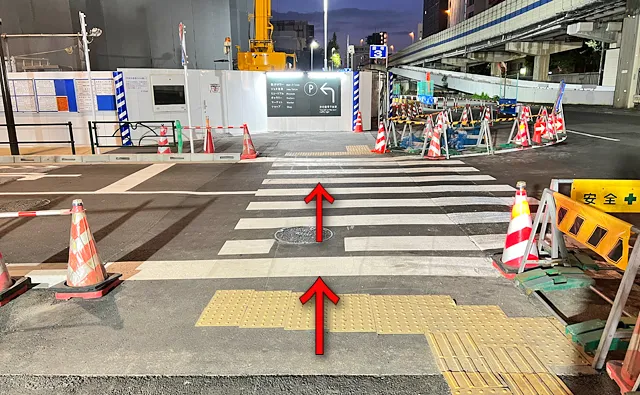 2つ目の横断歩道から直進