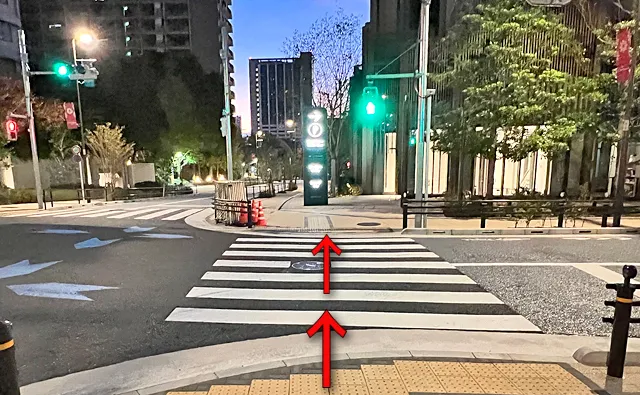 正面の横断歩道