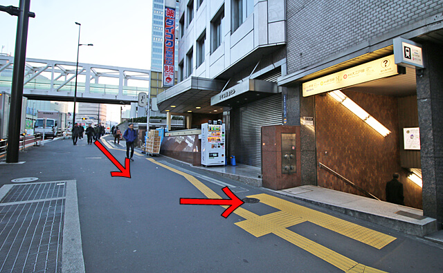 都営新宿線の入口