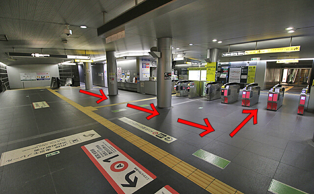 左にJR浜松町駅方面改札