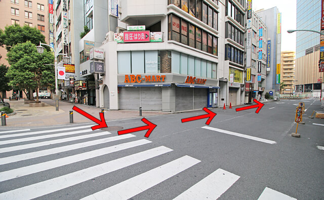 3つ目の交差点で左折