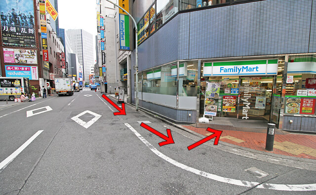 ファミリーマート中池袋公園前店
