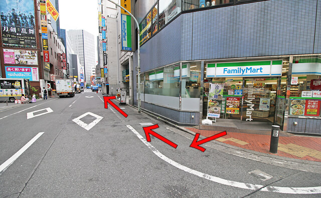 3つ目の交差点まで戻る
