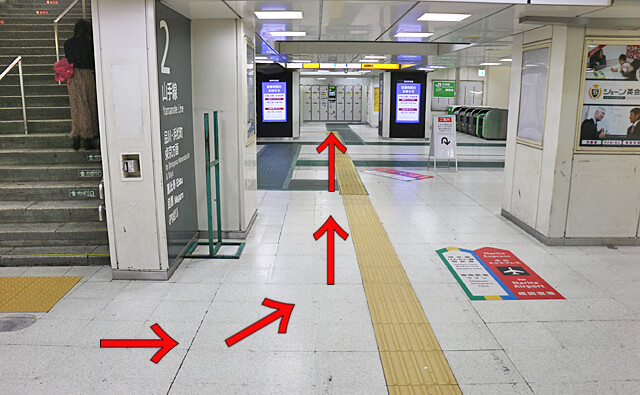 左斜め後ろへ直進