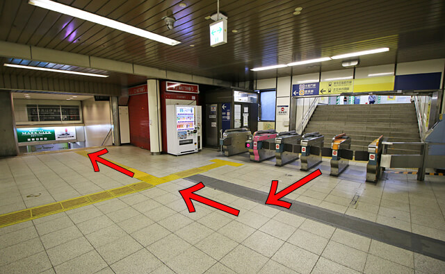 銀座線の改札から右へ
