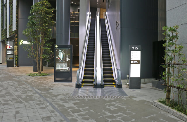 エスカレーターに到着
