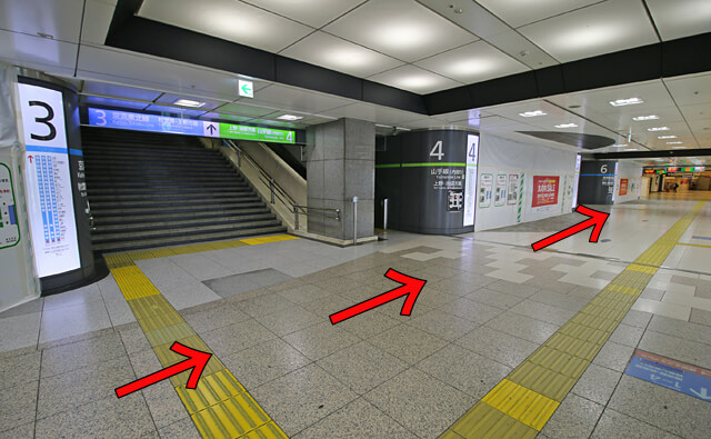 3番線と4番線の案内板