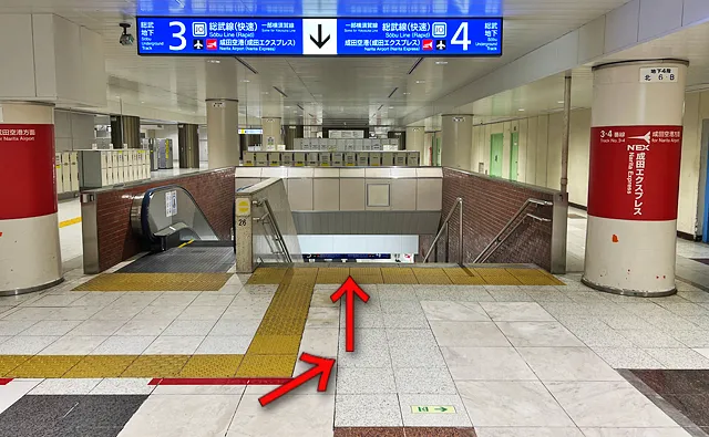 3・4番線へ向かう階段