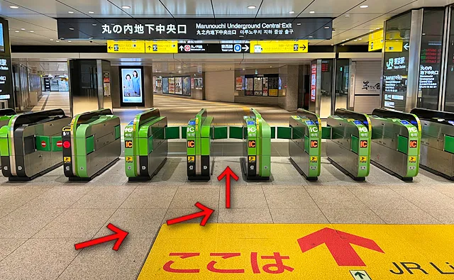丸の内地下中央口改札