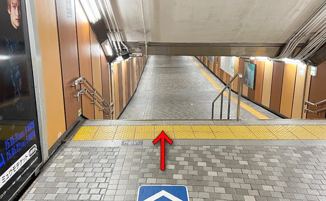 正面に階段