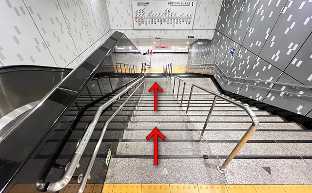 1番線への階段