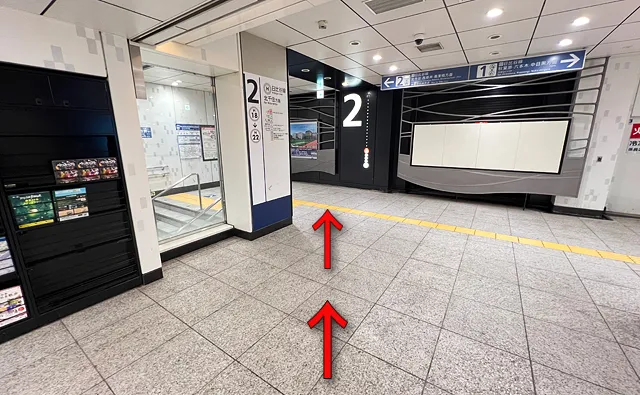 改札から7秒ほど左斜め前へ
