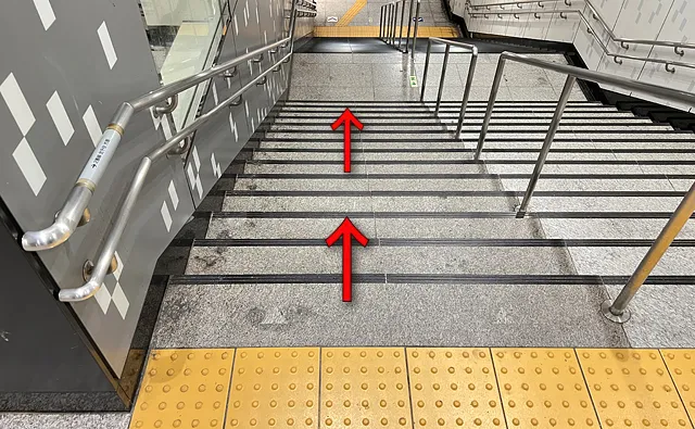 2番線への階段