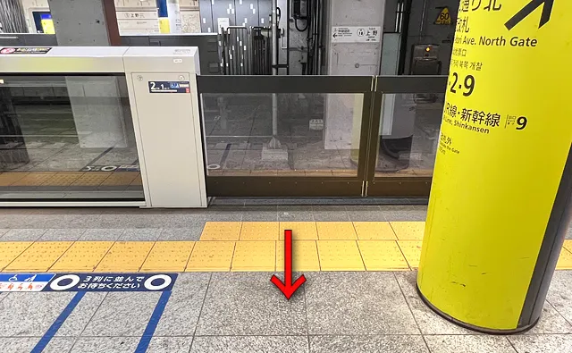 2号車1番ドアから出たところ