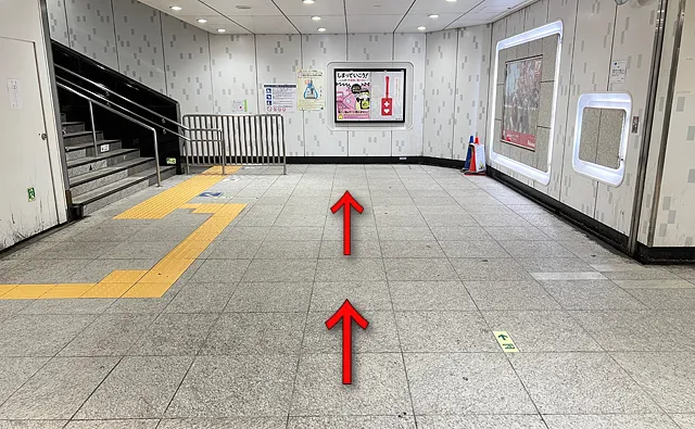 2号車1番ドアから10秒ほど進む