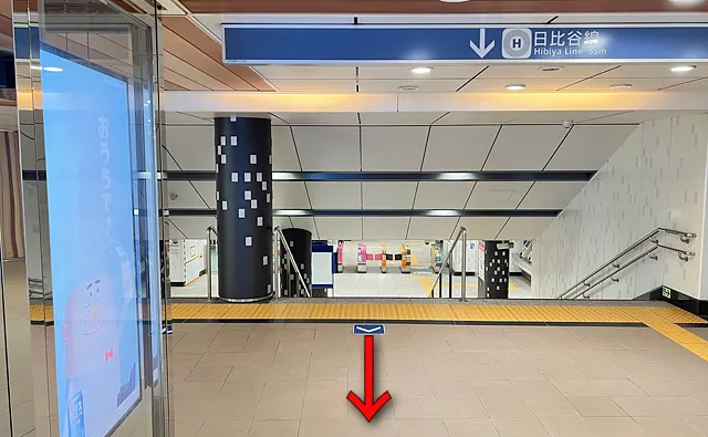 階段を上がったところ