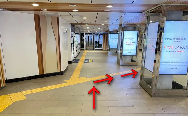 点字ブロックで右折