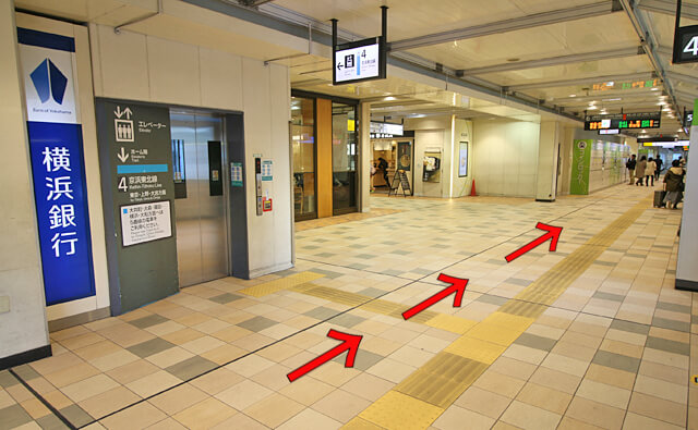 4番線へのエレベーターをスルー