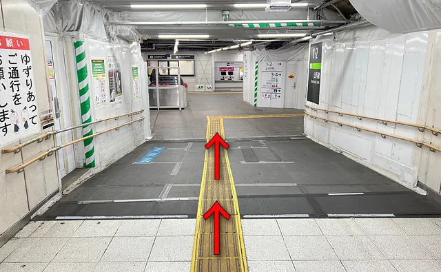 階段から10秒ほど進む