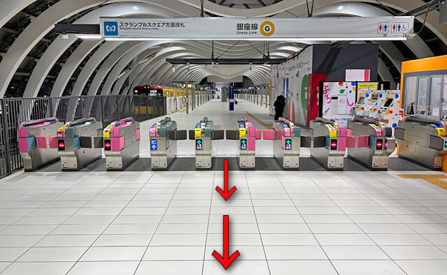 銀座線の改札から出る