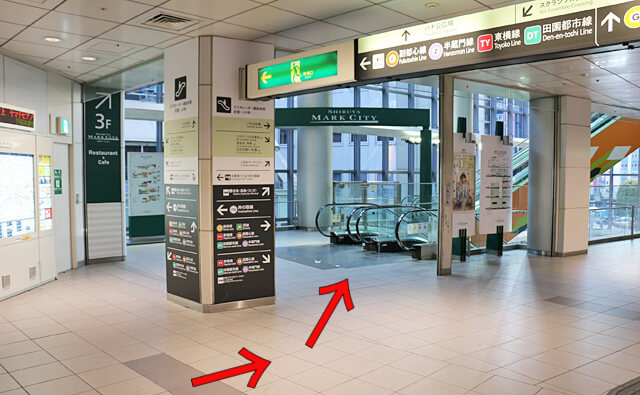 渋谷マークシティのエスカレーター